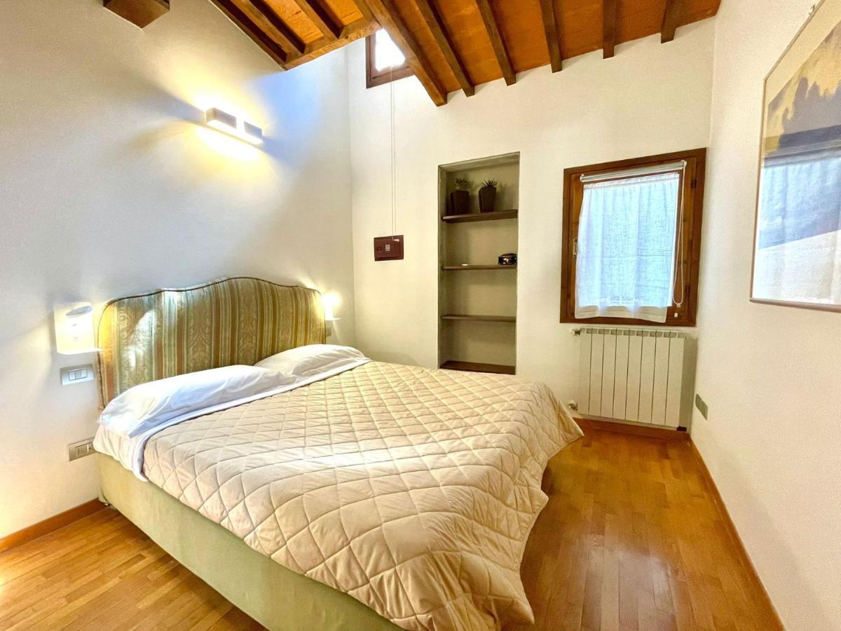 Charming In The Very Heart Of Appartamento *